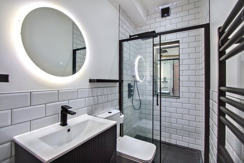 Room Whymark Avenue in Greater London