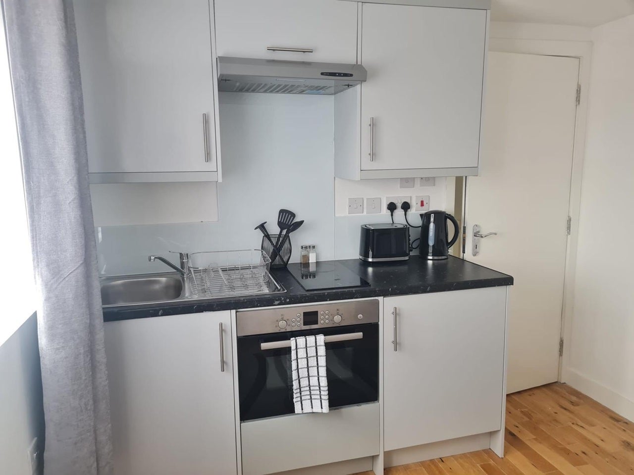Flat Cotswold Gardens in Greater London