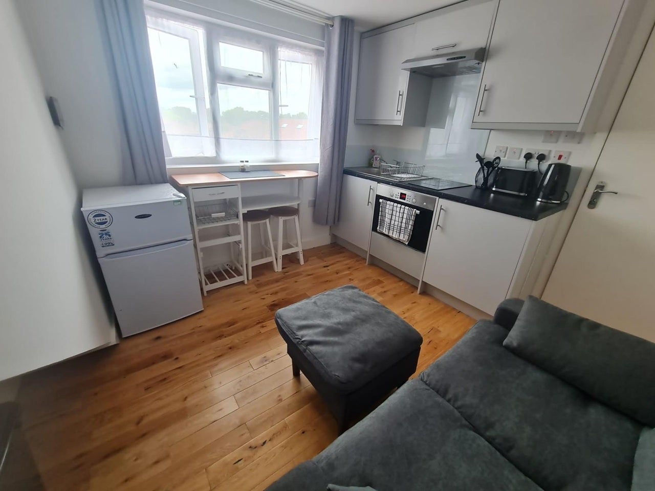 Flat Cotswold Gardens in Greater London