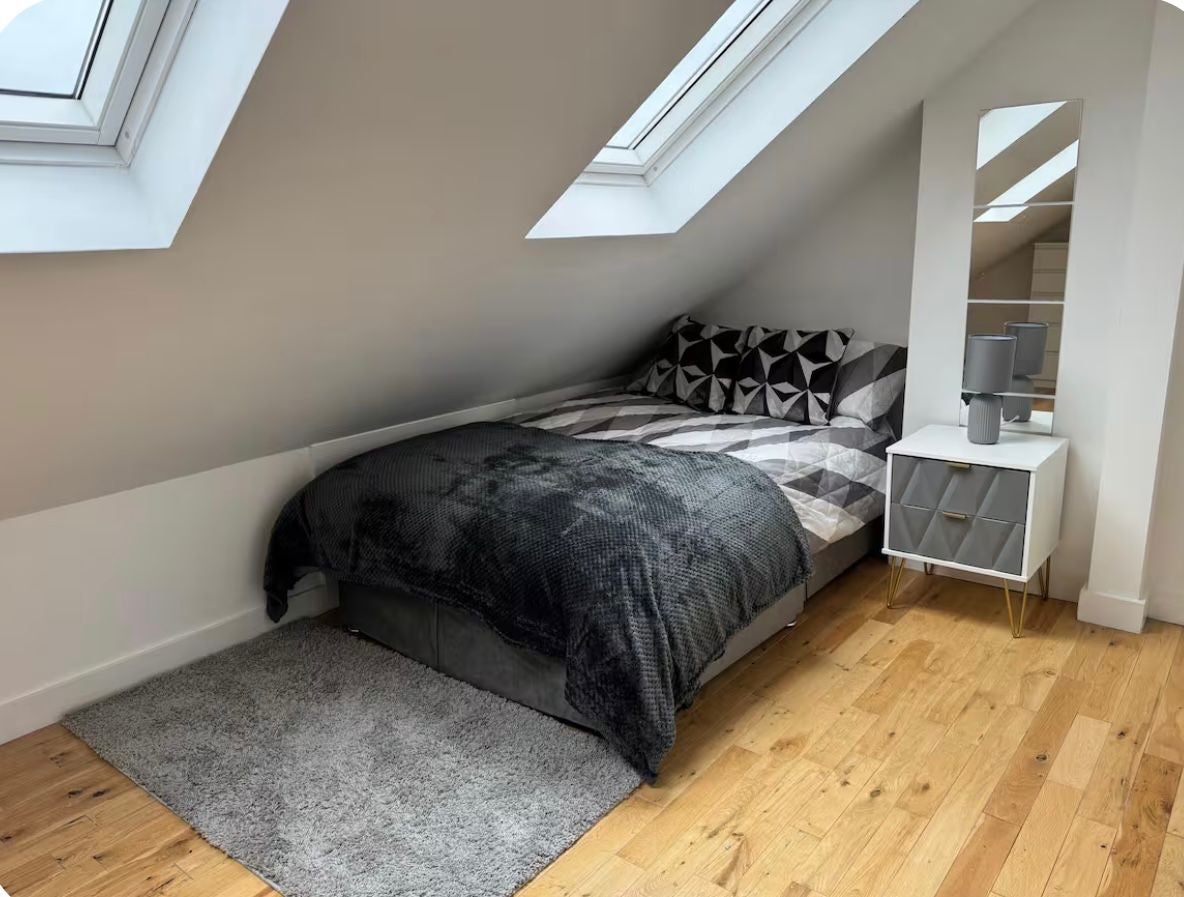 Flat Cotswold Gardens in Greater London