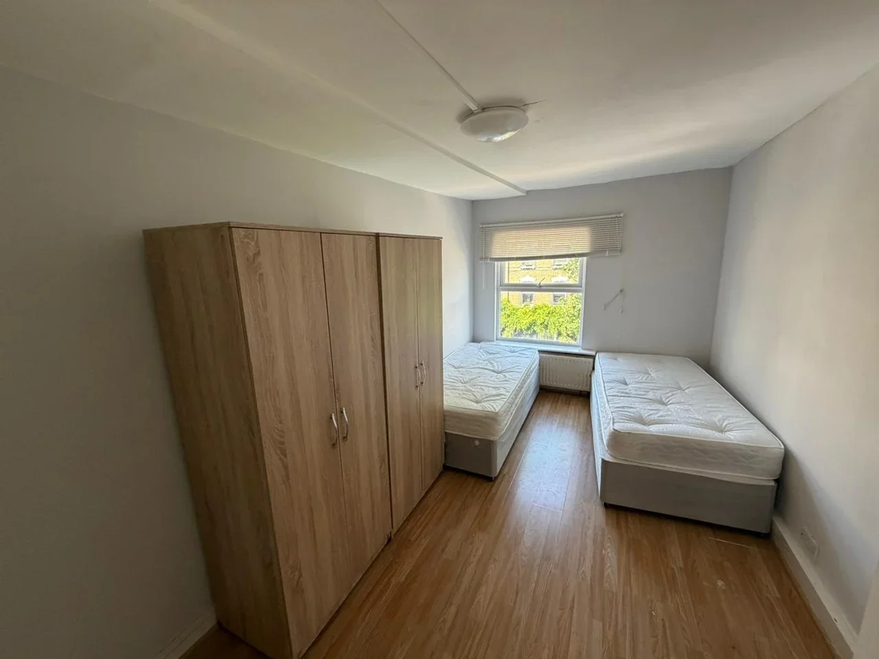 Flat Cazenove Road in Greater London
