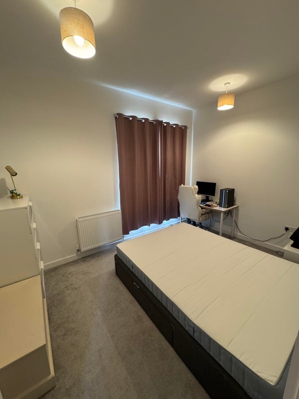 Room Parkes Avenue in Birmingham