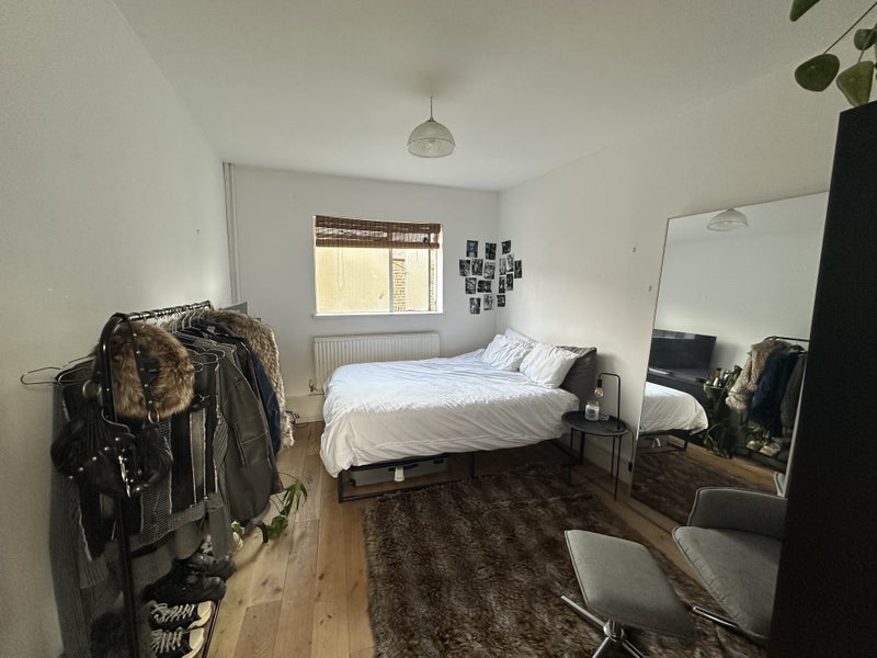 Room Leswin Road in Greater London