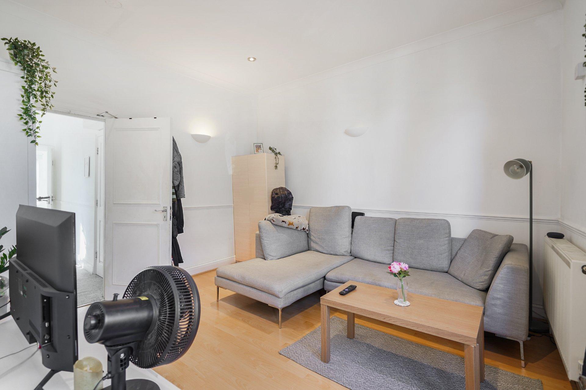 Flat Jackson Road in Greater London