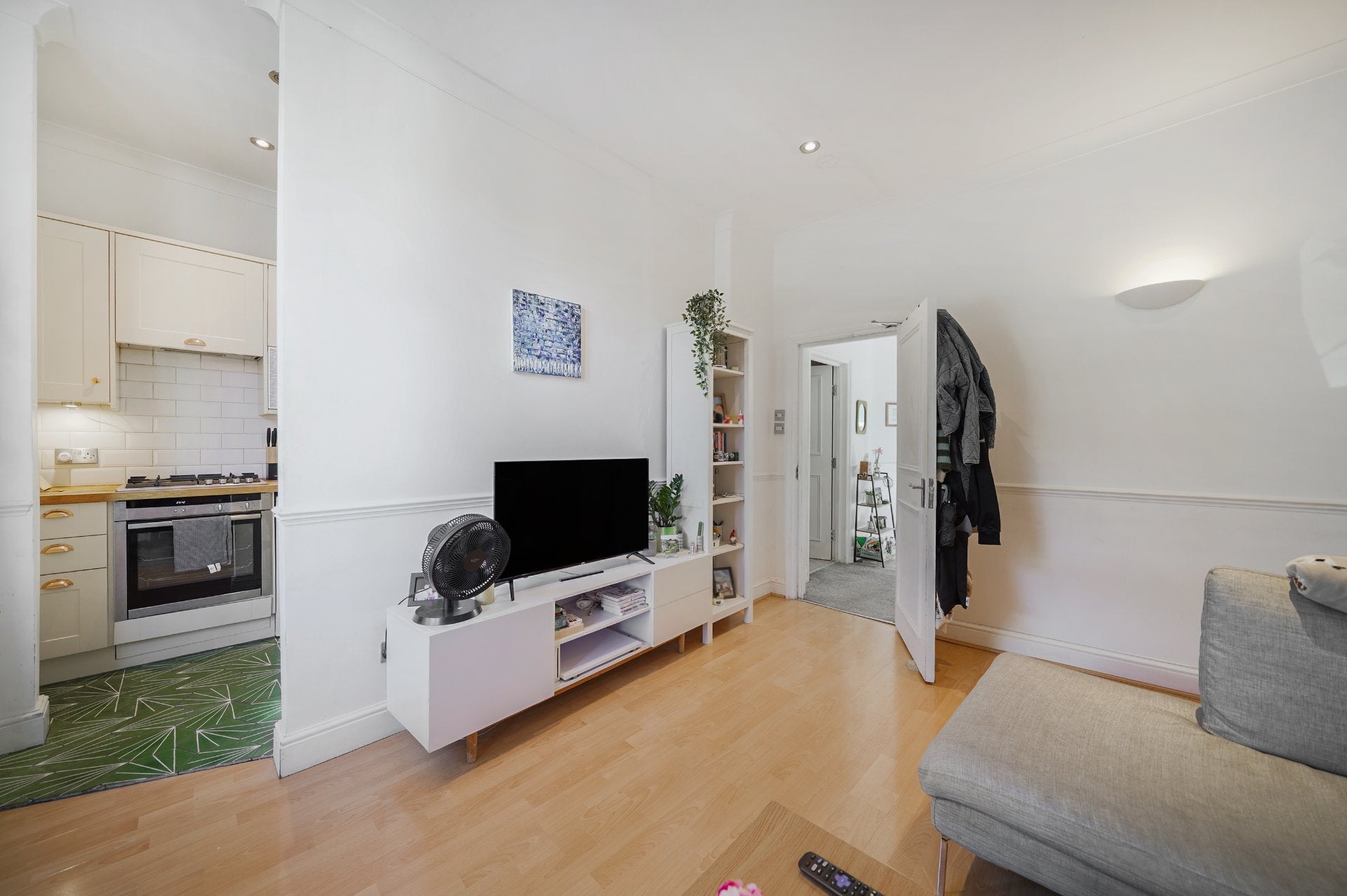 Flat Jackson Road in Greater London