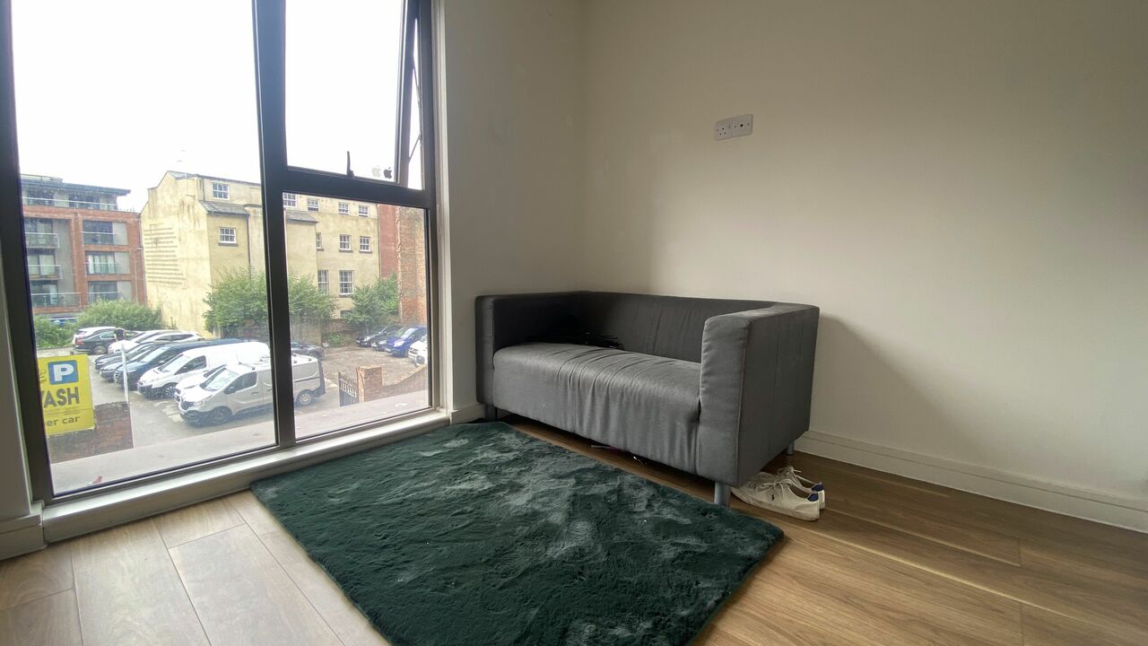 Flat Wolstenholme Square in Liverpool