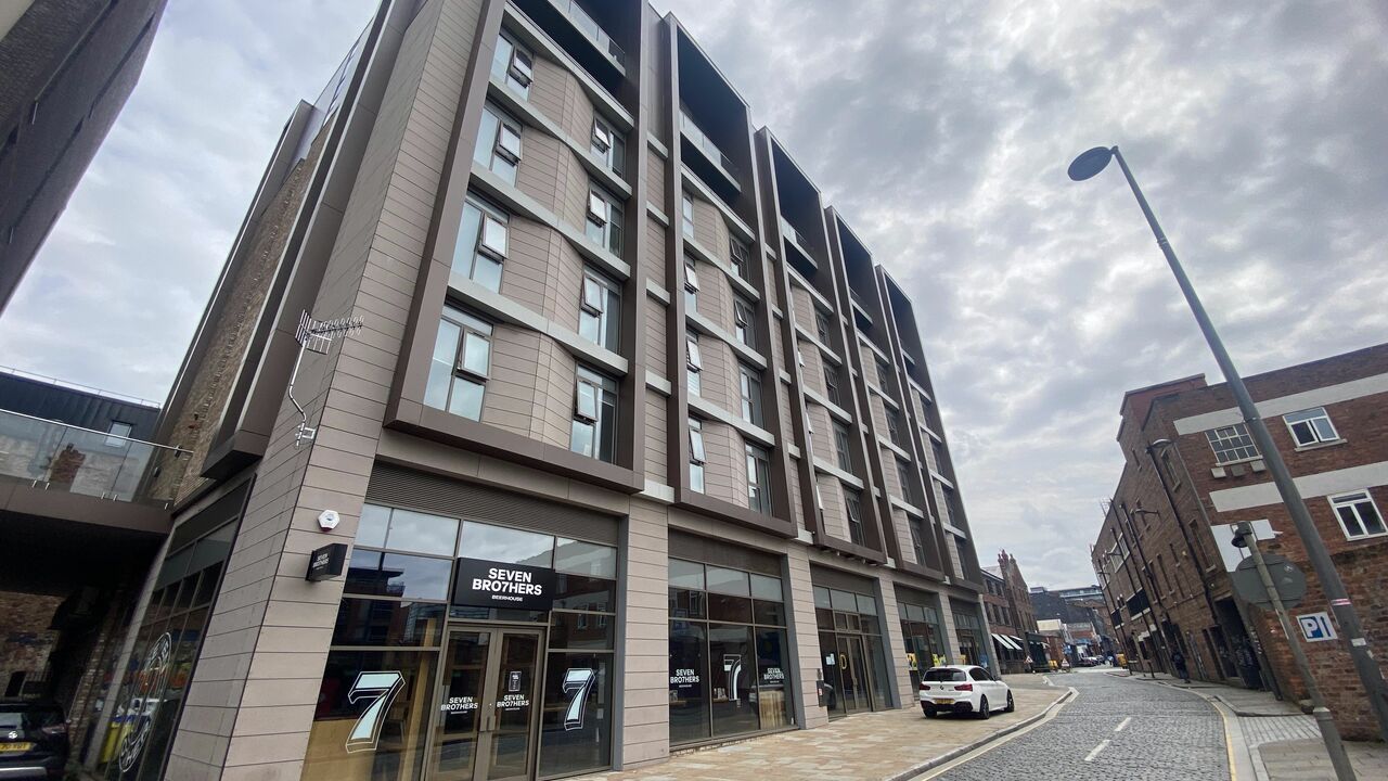 Flat Wolstenholme Square in Liverpool