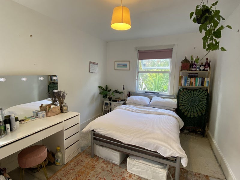 Room Clifden Road in Greater London