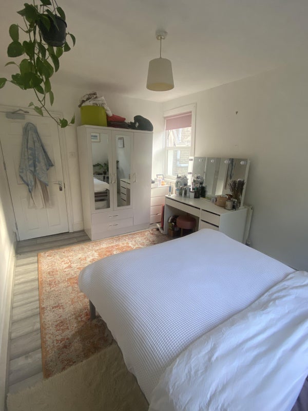 Room Clifden Road in Greater London