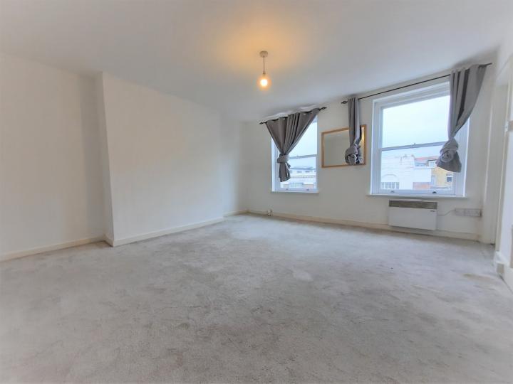 Flat Denmark Hill in Greater London