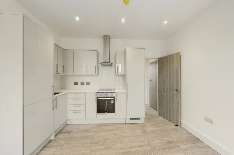 Flat Bushey Grove Road in Hertsmere