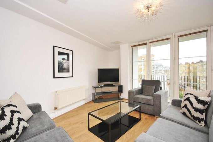 Flat Palgrave Gardens in London