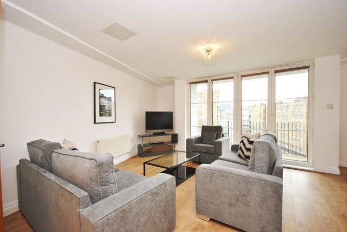 Flat Palgrave Gardens in London