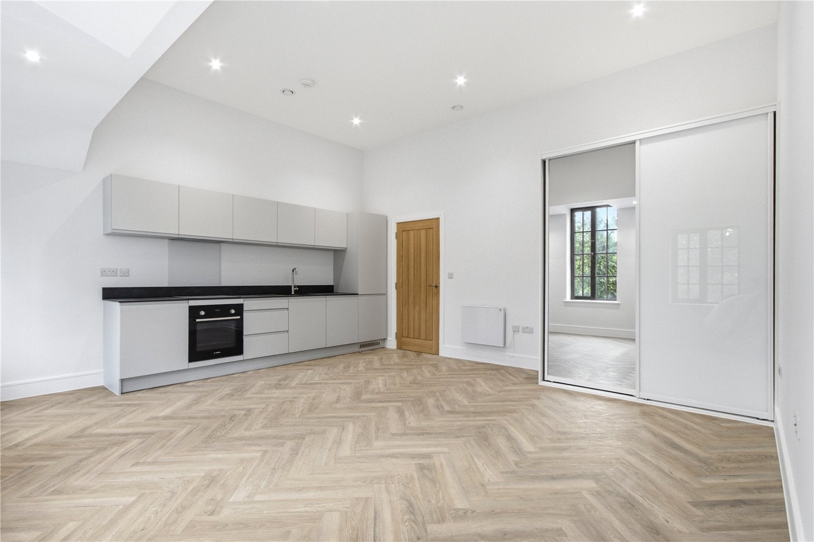 Flat Brunswick Park Road in Greater London