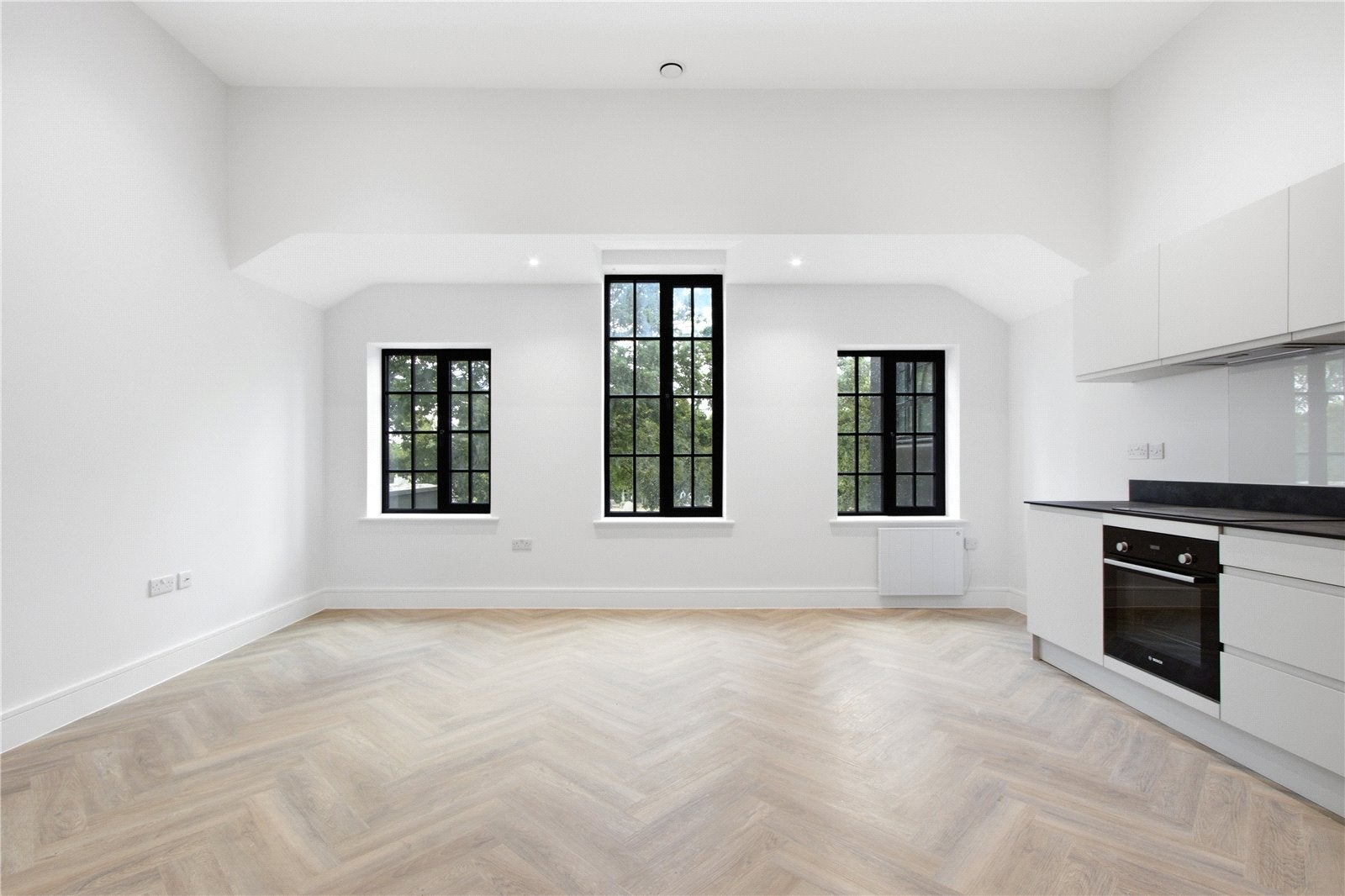 Flat Brunswick Park Road in Greater London
