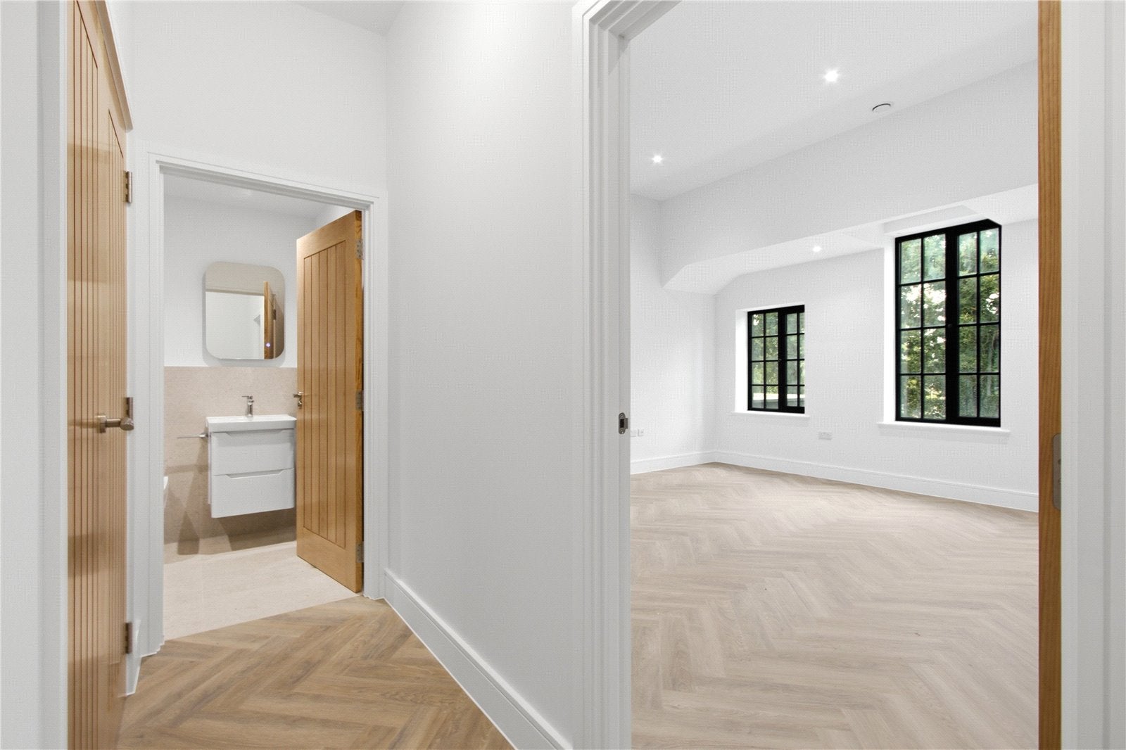 Flat Brunswick Park Road in Greater London