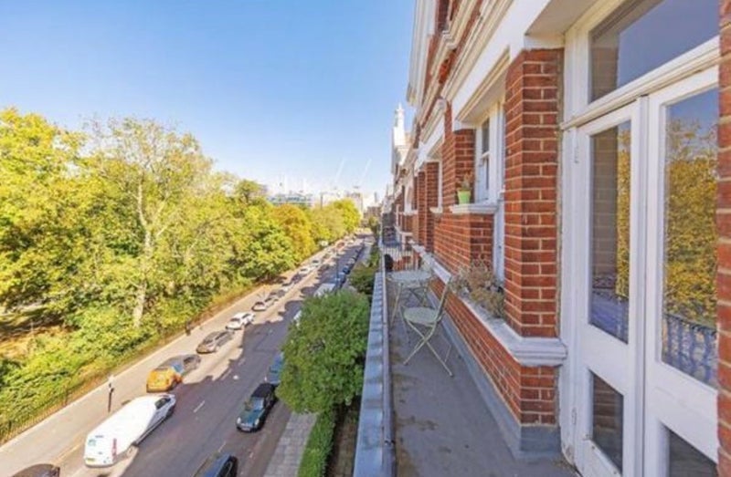 Room Prince of Wales Drive in Greater London