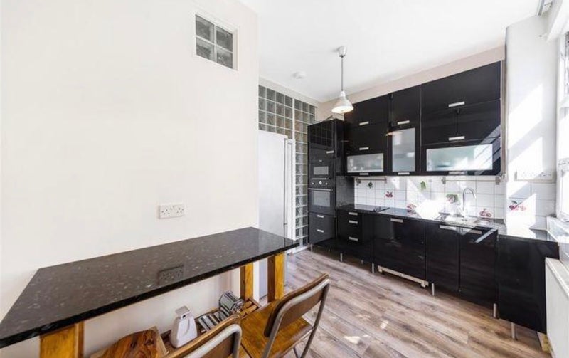 Room Prince of Wales Drive in Greater London
