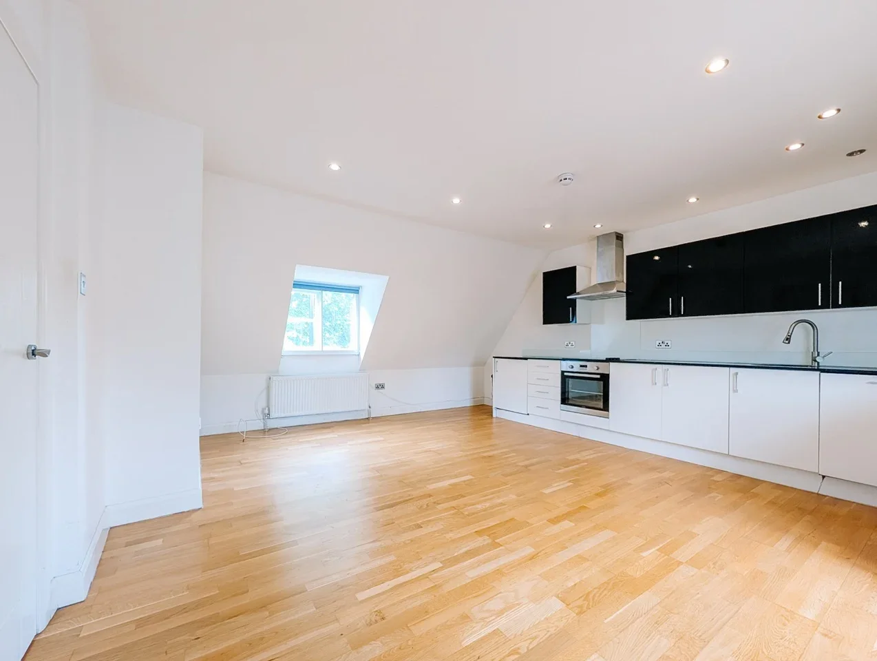 Flat London Road in Greater London