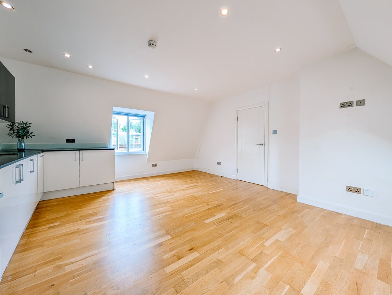 Flat London Road in Greater London