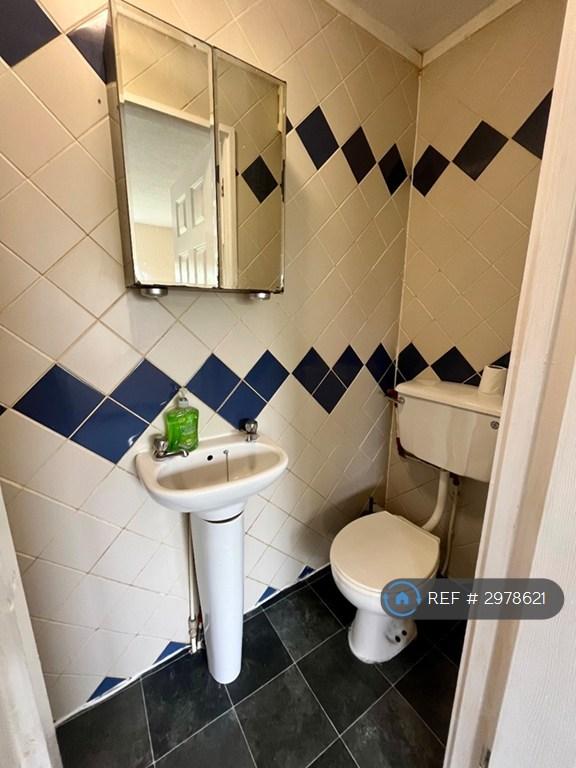 Room Moriston Close in Reading