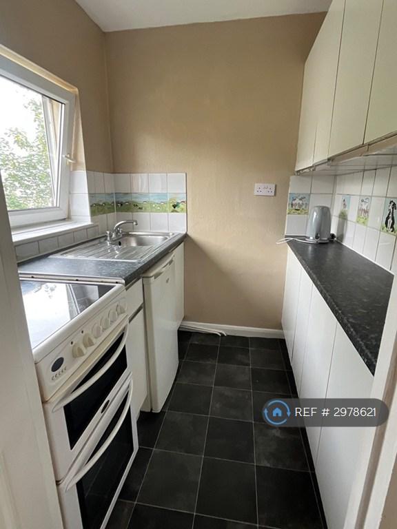 Room Moriston Close in Reading