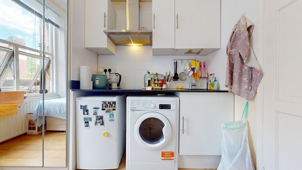 Flat Wrights Lane in Greater London