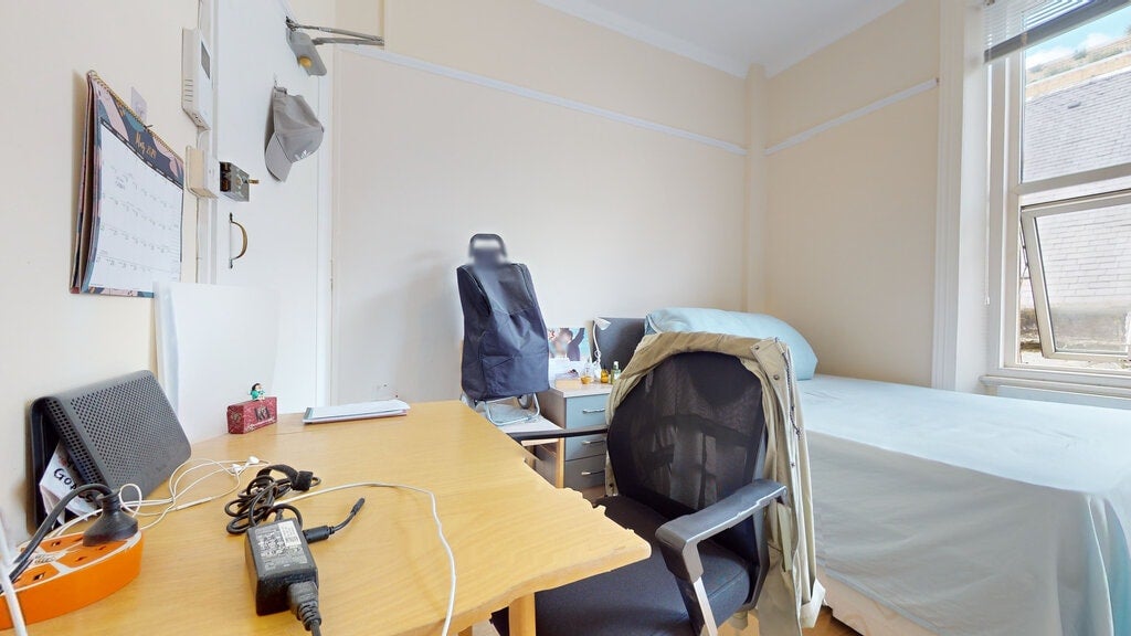Flat Wrights Lane in Greater London