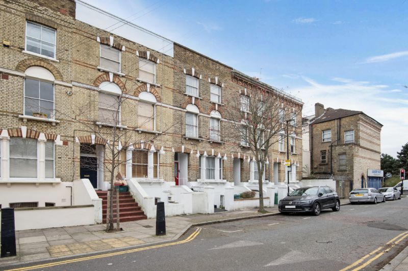 Flat Davenant Road in Greater London