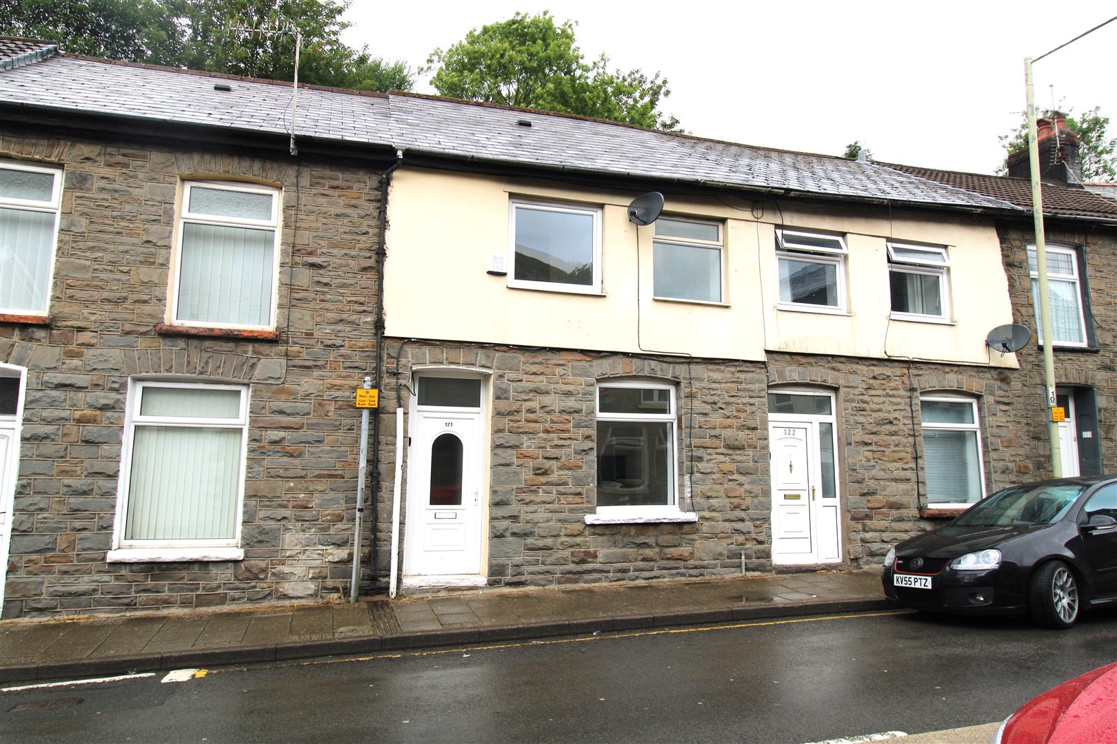 Flat Madeline Street in Pontygwaith