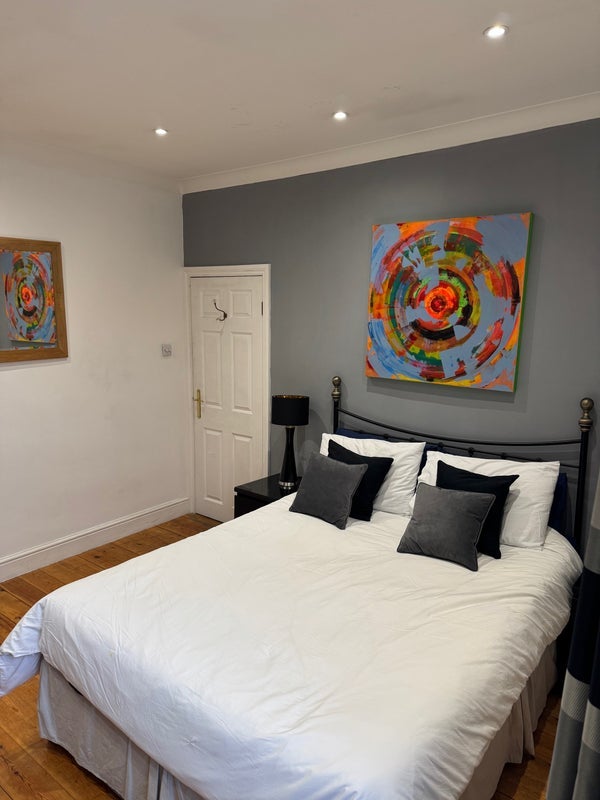 Flat Bavent Road in Greater London