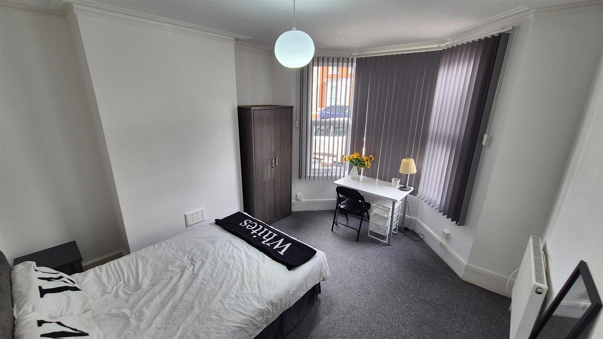 Room Lutterworth Road in Northampton