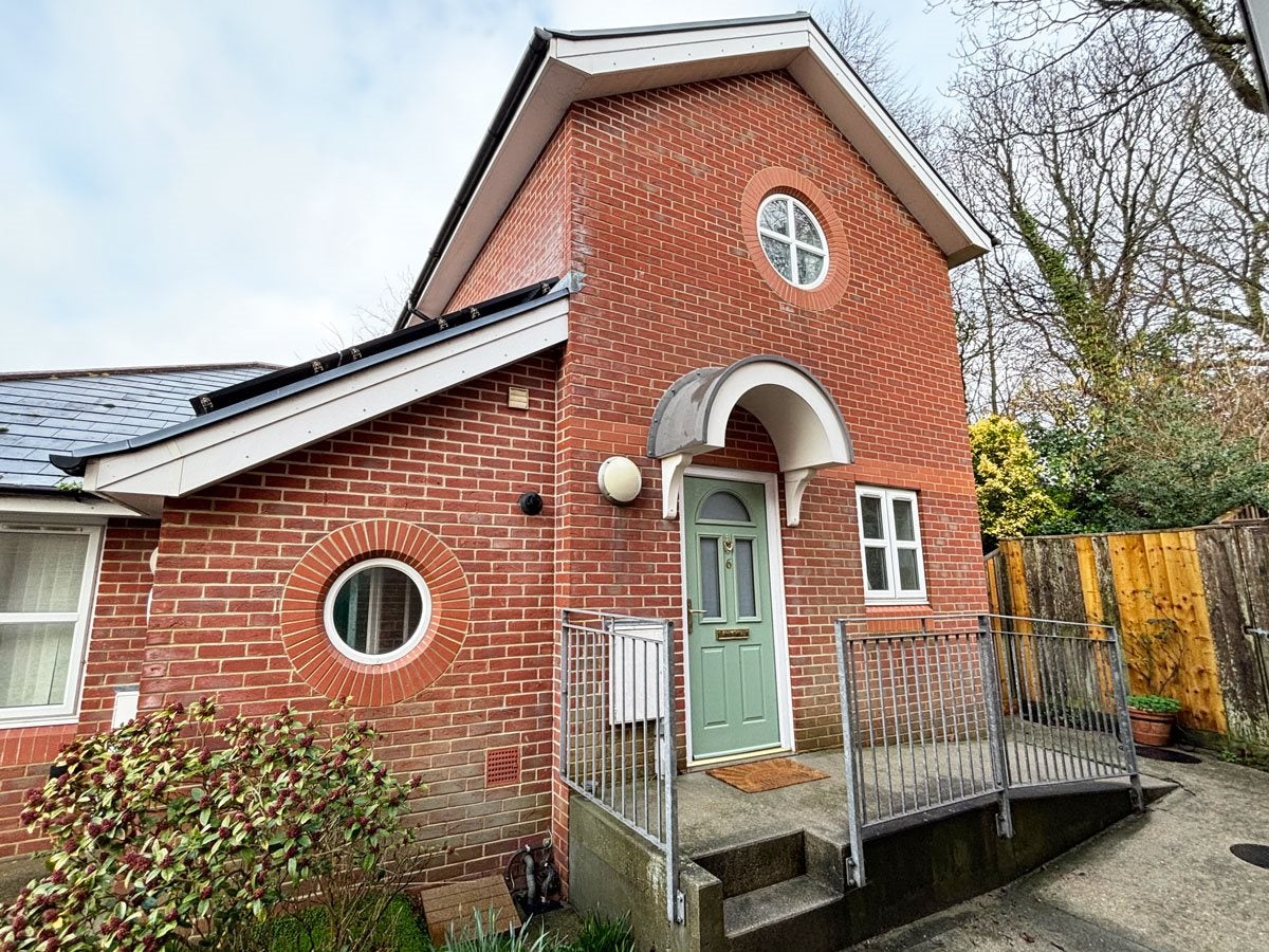 House School Green Road in Easton