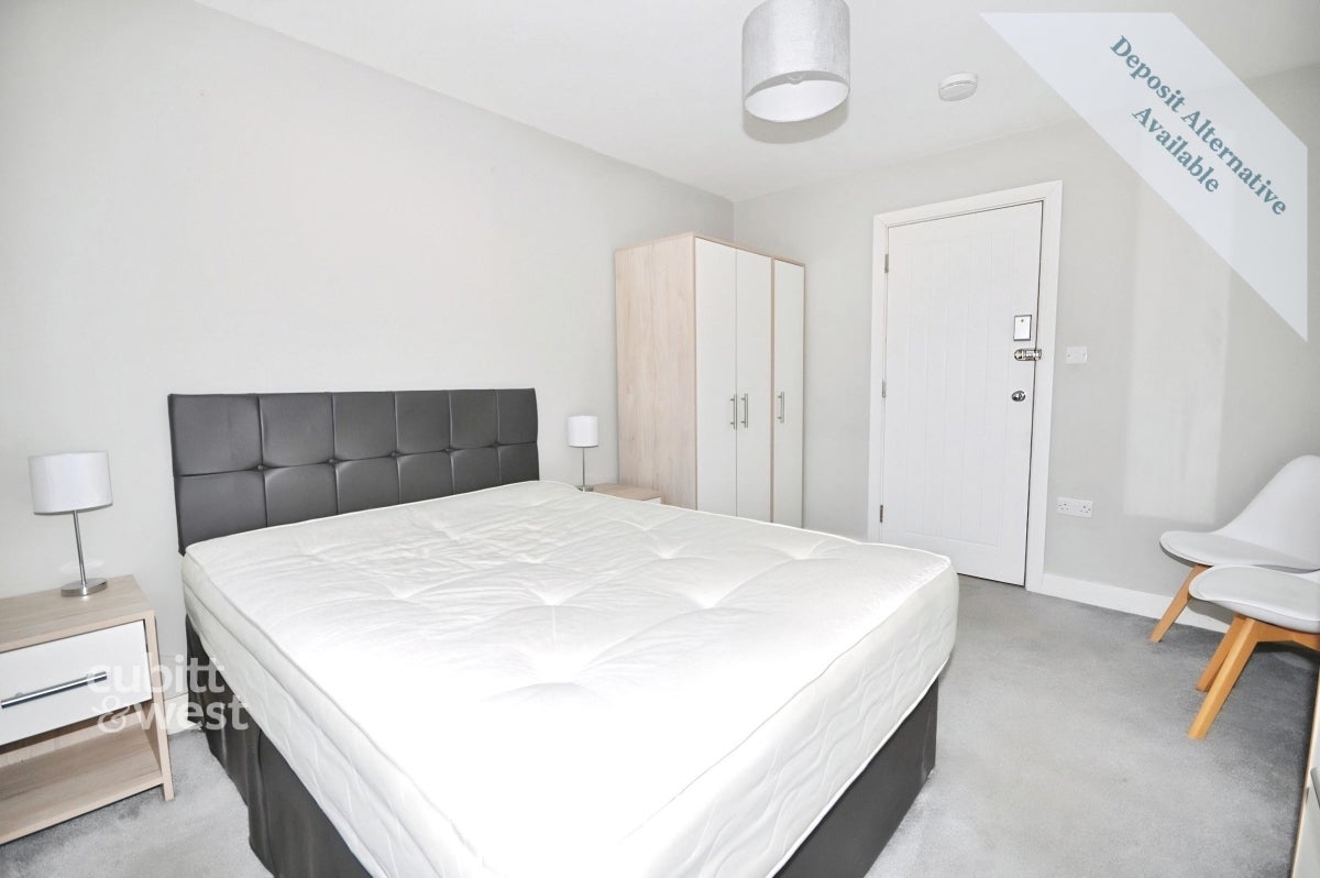 Flat Anglesey Close in Crawley