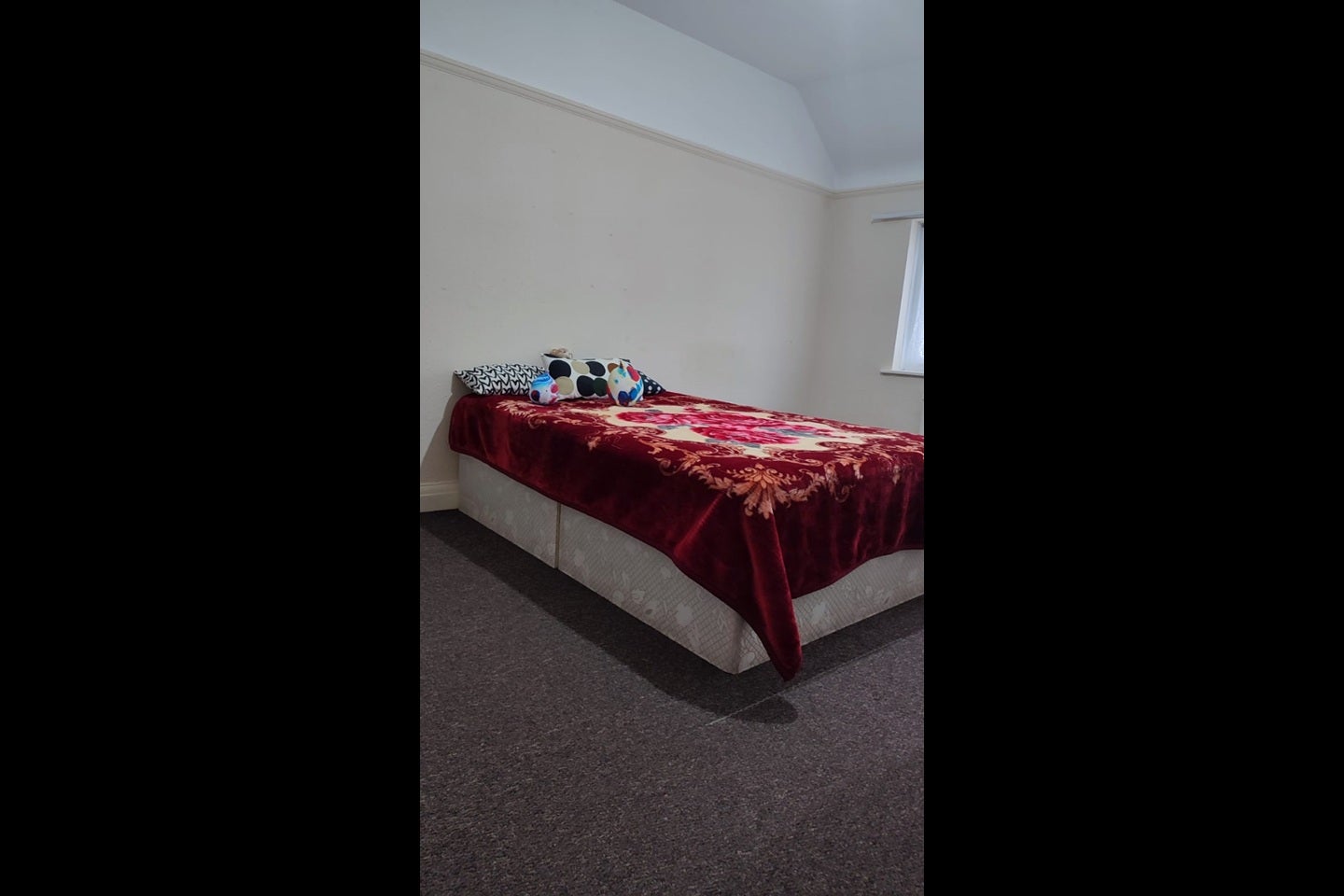 Room Oakington Manor Drive in Greater London