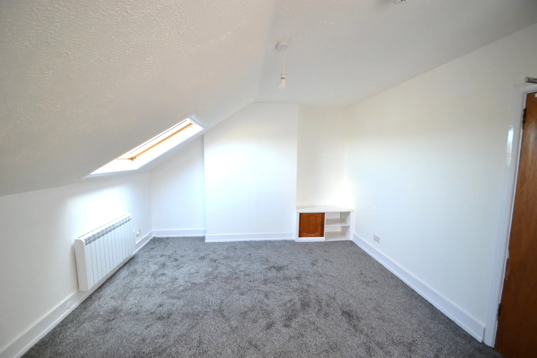 Room Upper Bridge Road in Reigate and Banstead