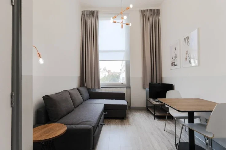 Flat Nevern Road in Greater London