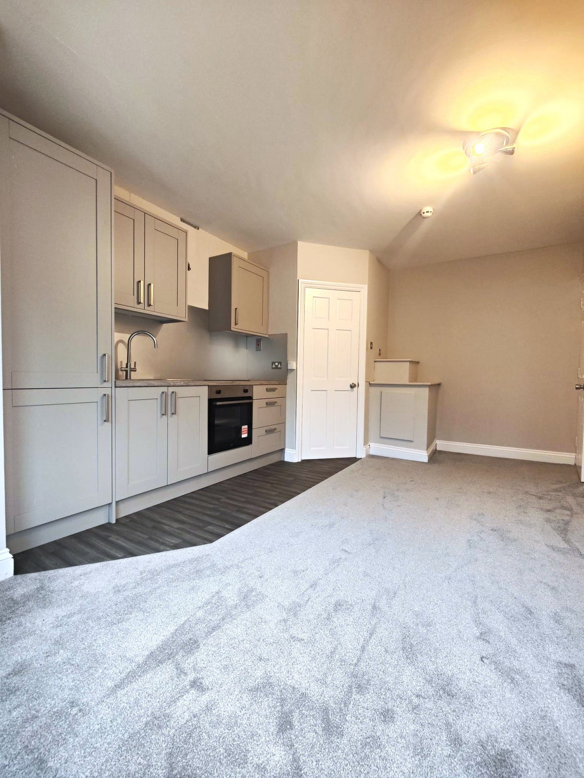 Flat Spencer Avenue in Coventry