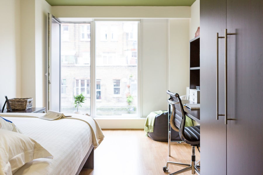Room Alderson Street in Greater London