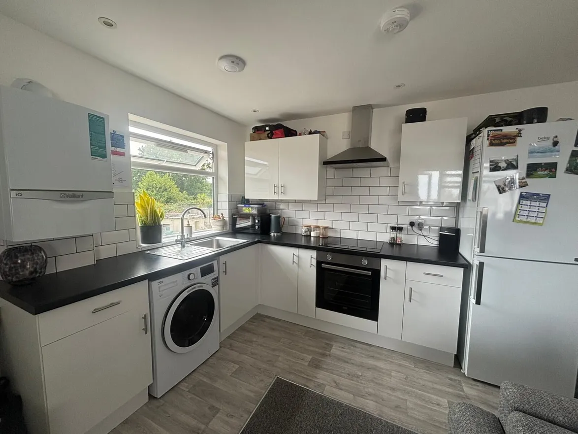 Flat Weeks Road in Ryde
