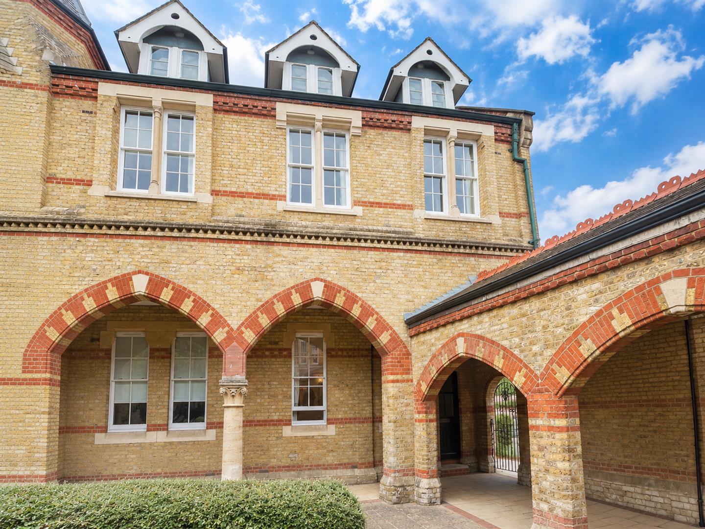 Flat Keele Close in Watford
