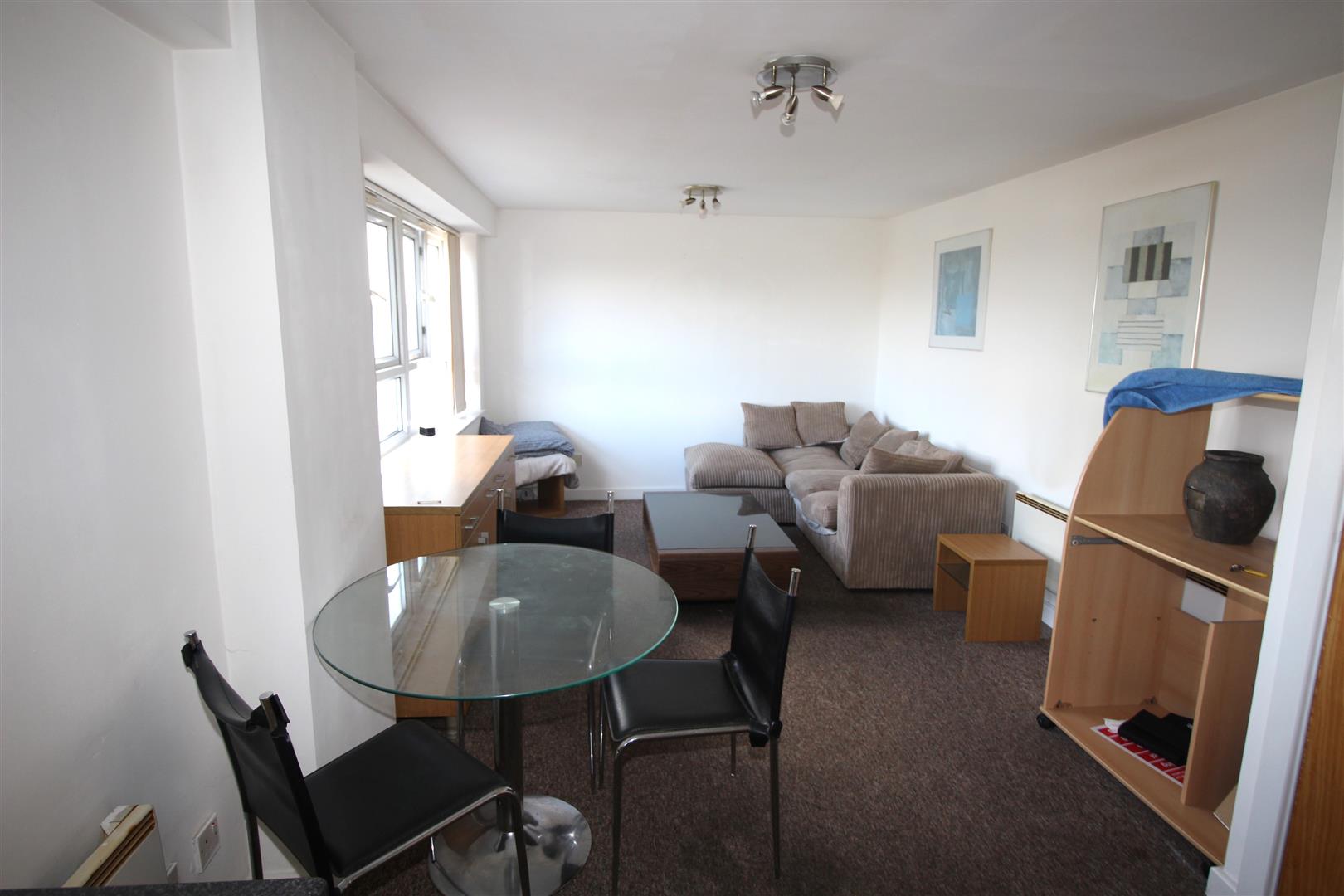 Flat Lyneham Walk in Salford