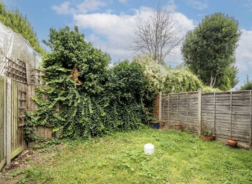 Flat Montefiore Street in Greater London