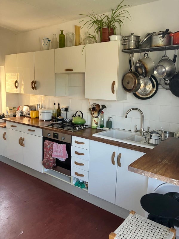 Room Henry Road in Greater London