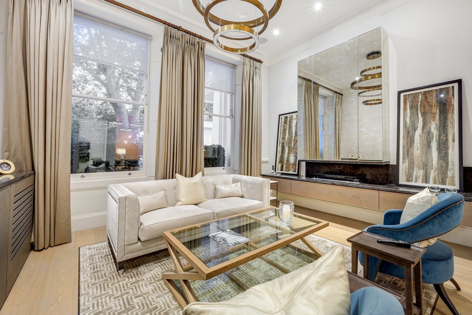 Flat Courtfield Gardens in Greater London