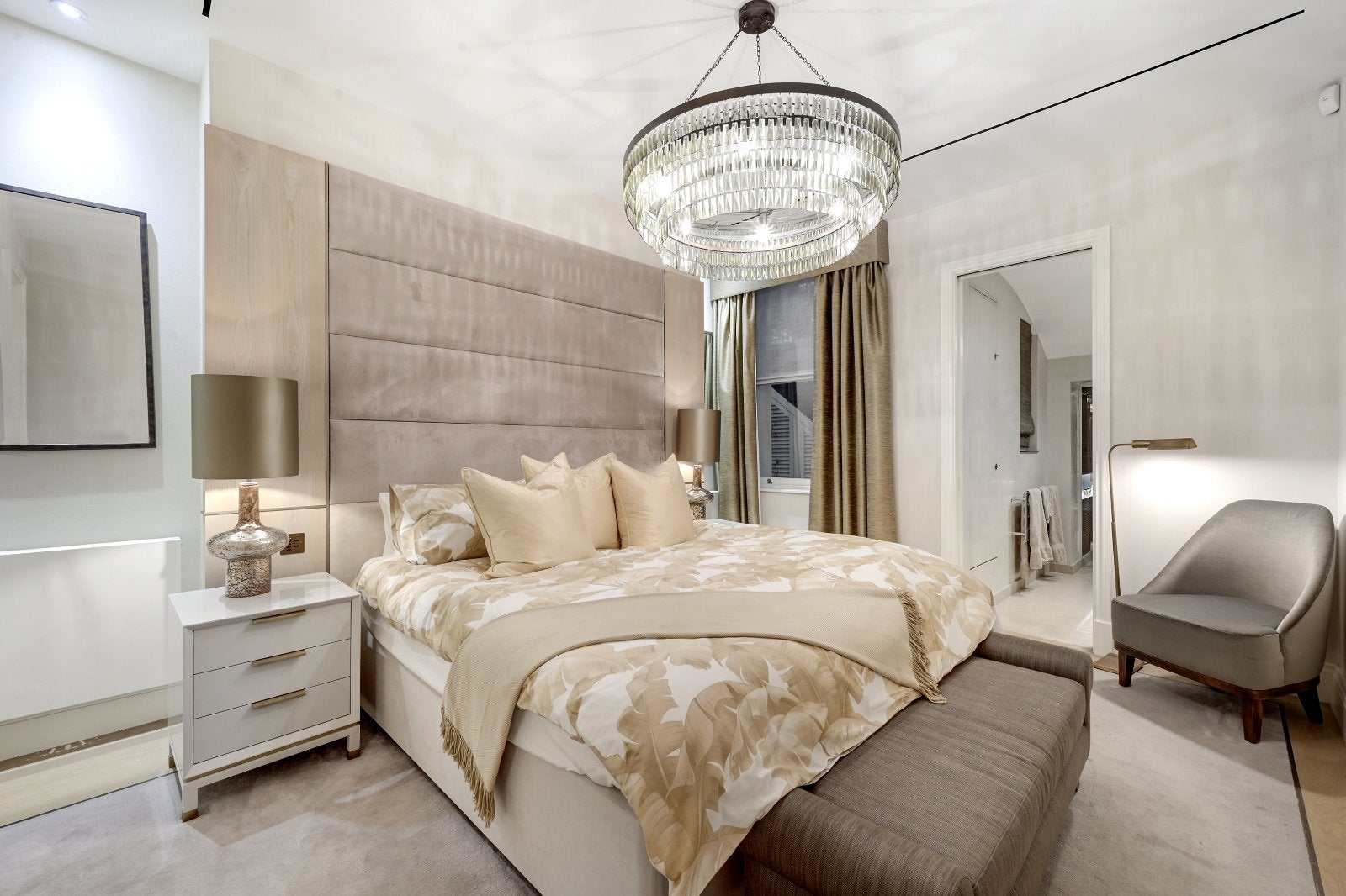 Flat Courtfield Gardens in Greater London