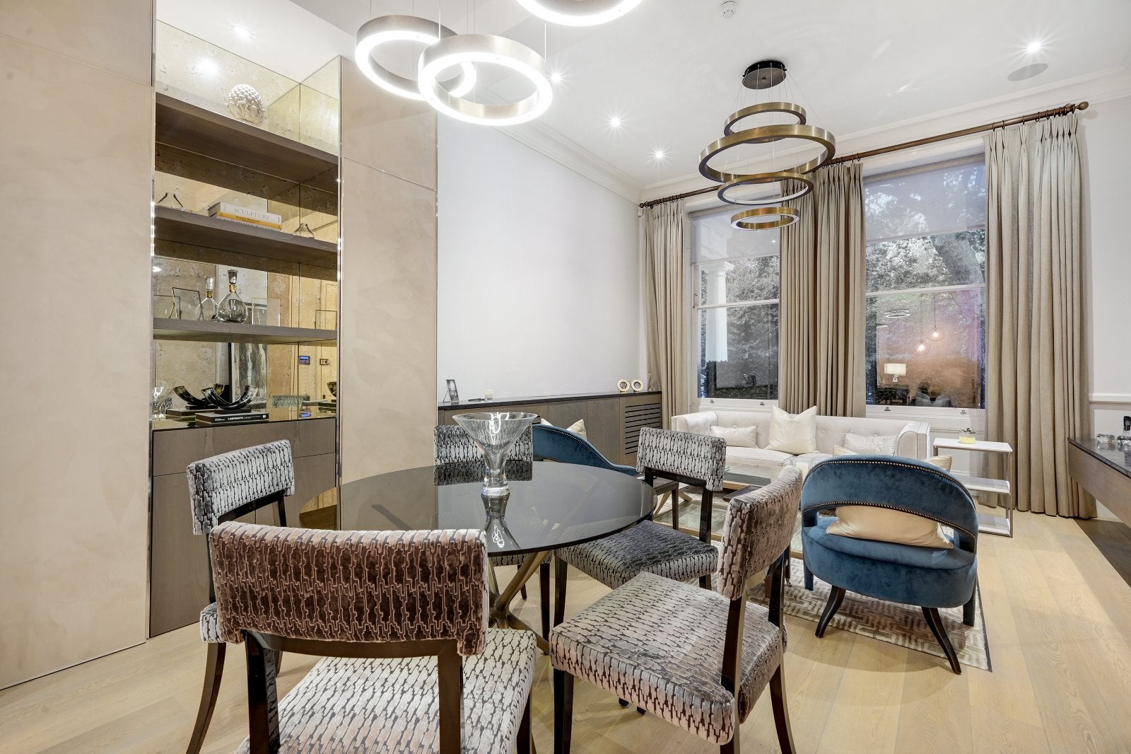 Flat Courtfield Gardens in Greater London