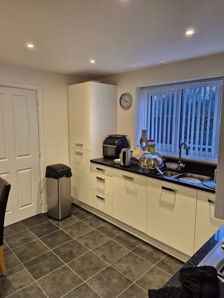 Room Daisy Drive in Sandiway