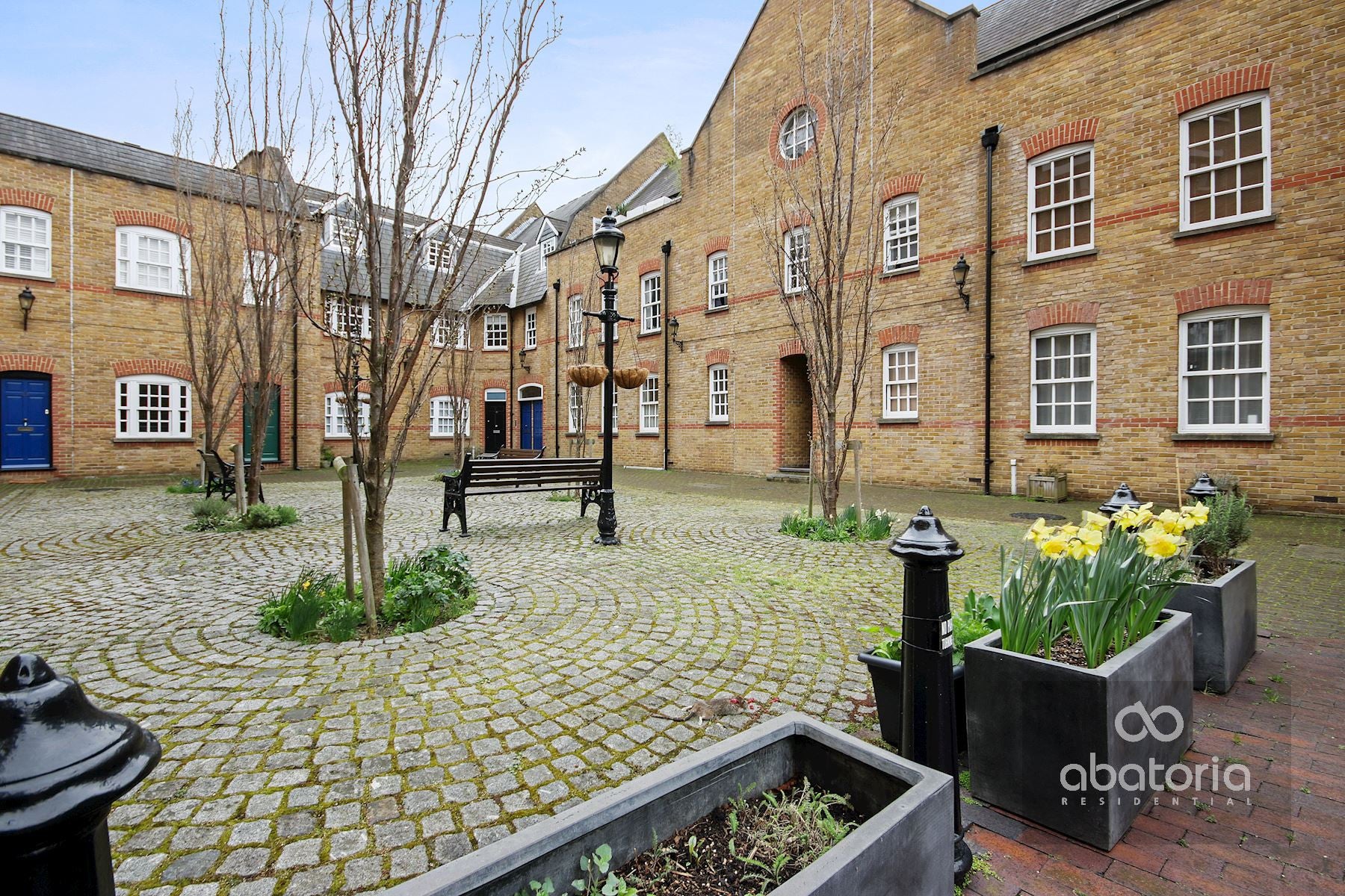 Flat Wapping Lane in Greater London