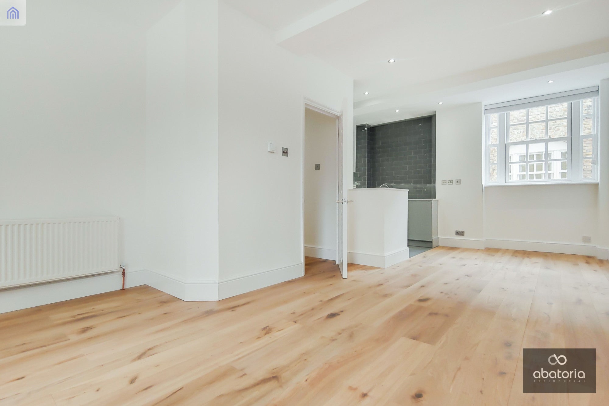 Flat Wapping Lane in Greater London